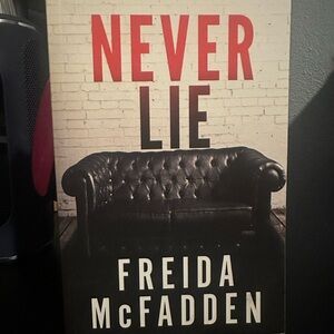 Never Lie by Freida McFadden Book